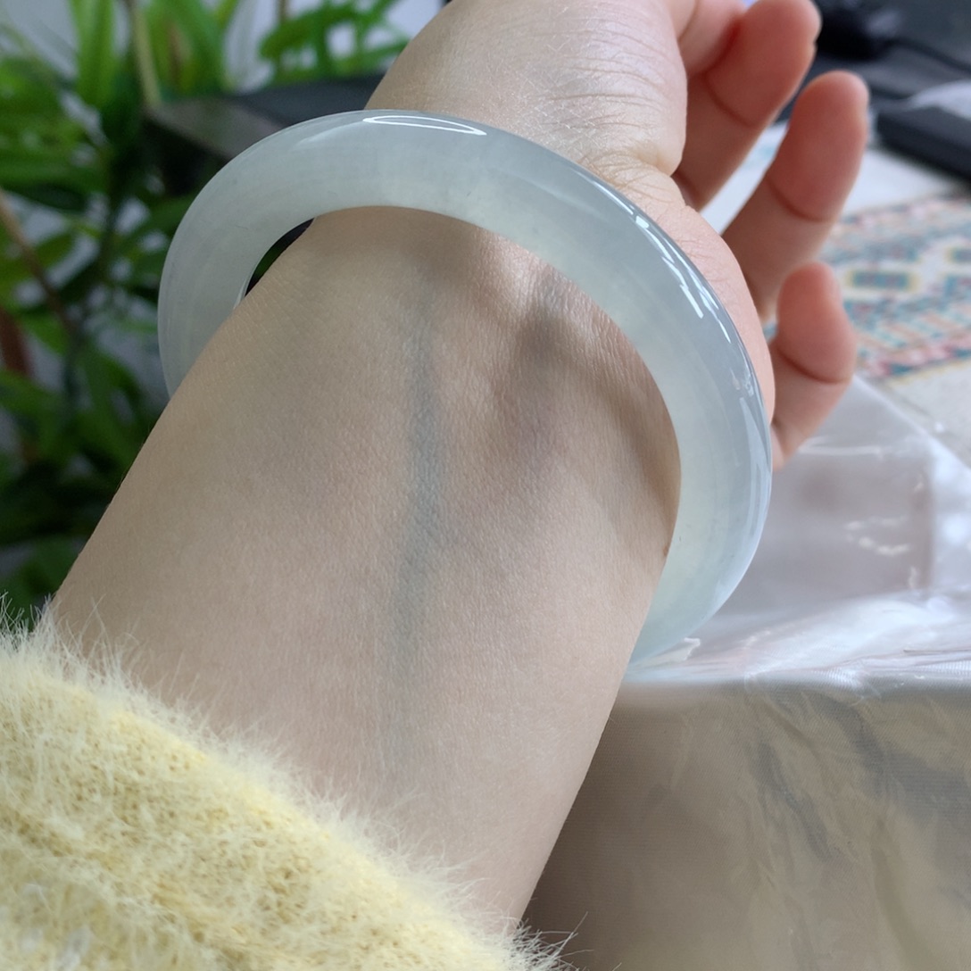 翡翠手镯未镶嵌57圆