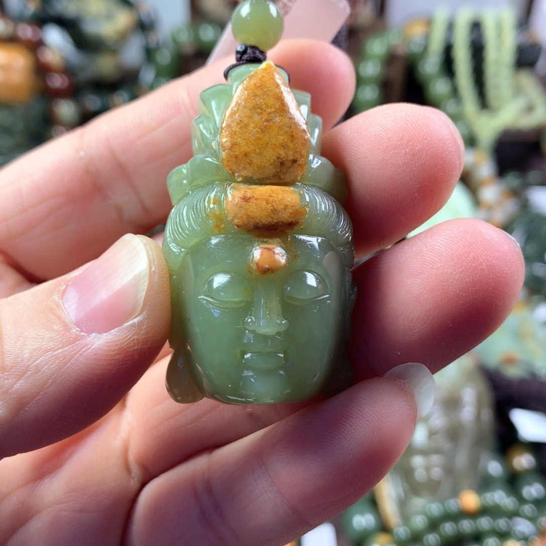 透闪石质玉挂件未镶嵌