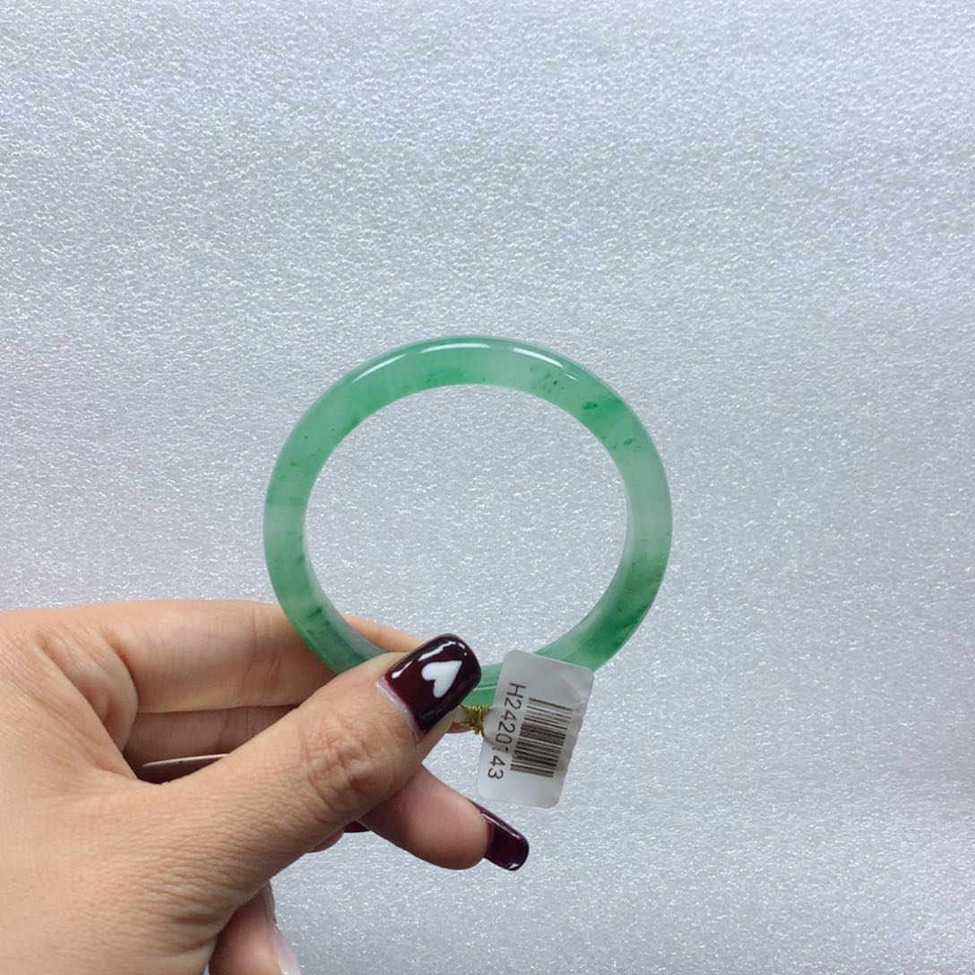 石英质玉手镯未镶嵌大**子小武52+大脸盆子