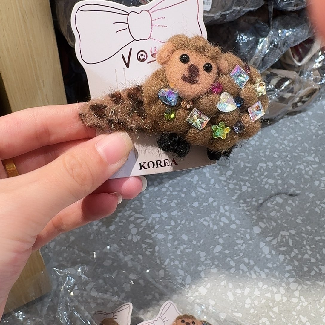 非金属咖色小羊拜拜