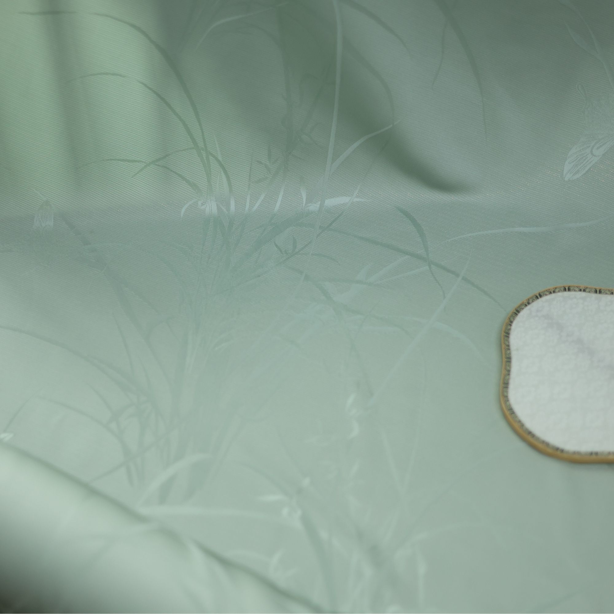 X13803J新三越青瓷色幽兰织金桑蚕丝面料幅宽138