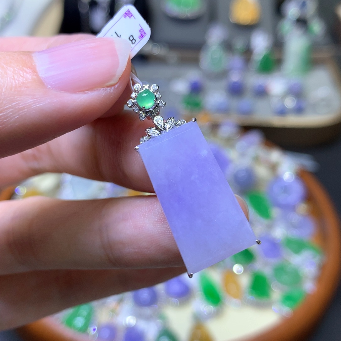 【闪购商品】翡翠颈饰18K金镶嵌翡翠吊坠项链