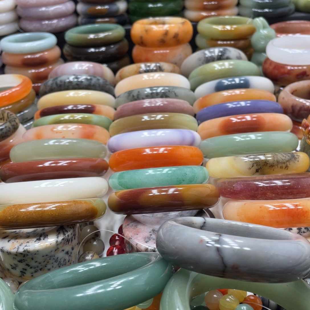 用***7石英岩玉未镶嵌手镯