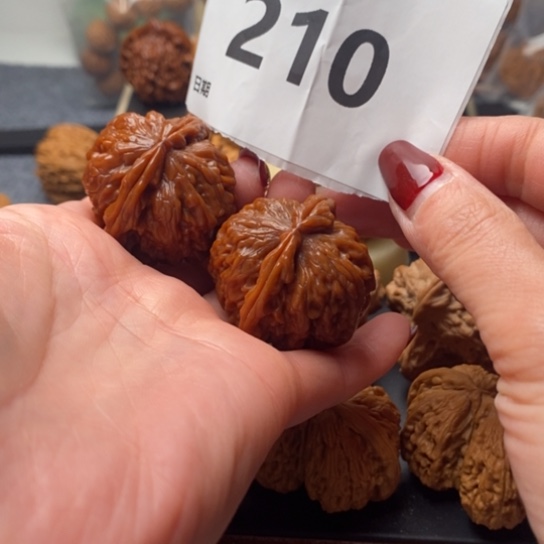 嘉***运文玩核桃吊坠全39白狮子210