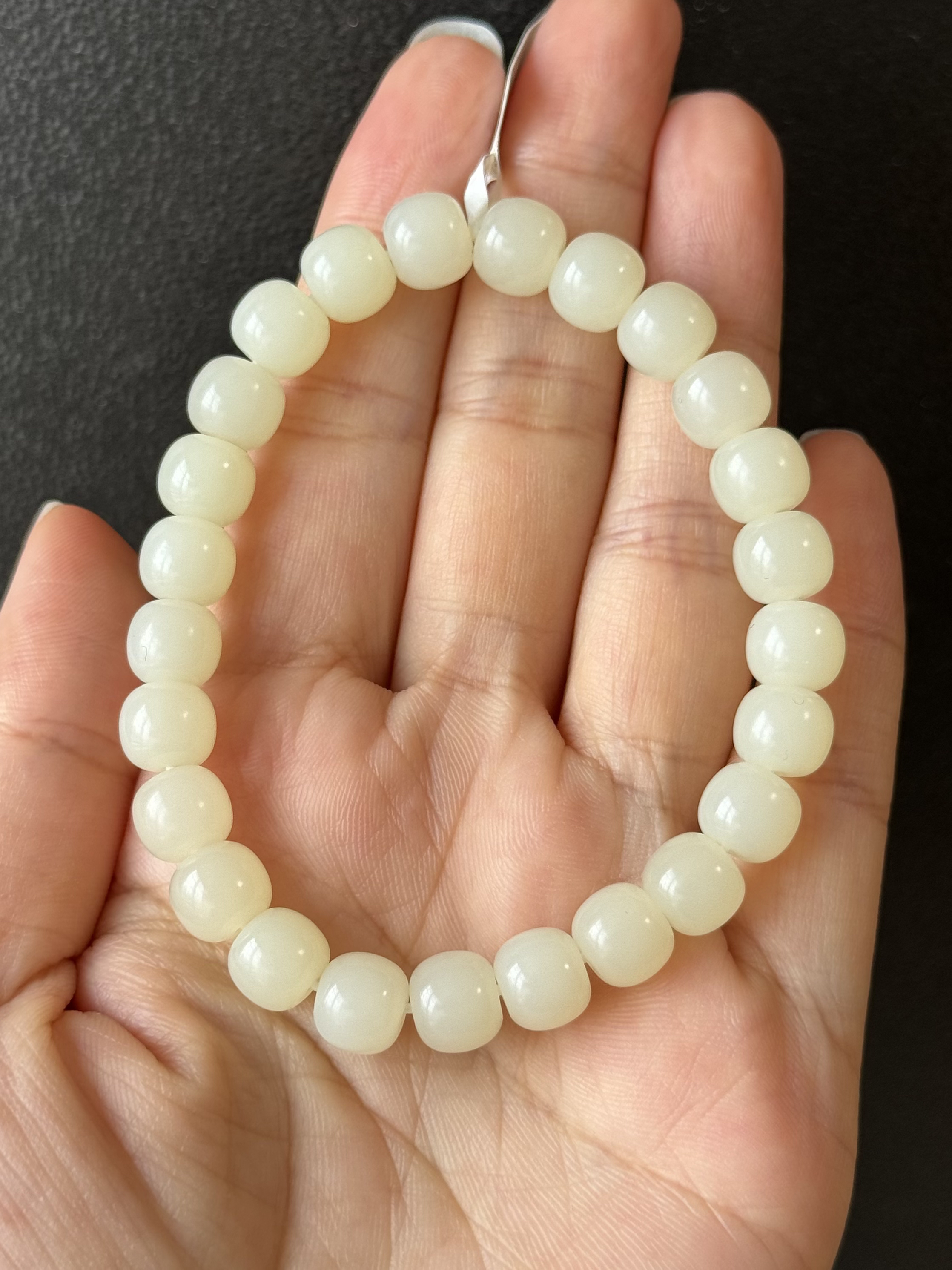 新疆和田玉米达老型珠手串7*8