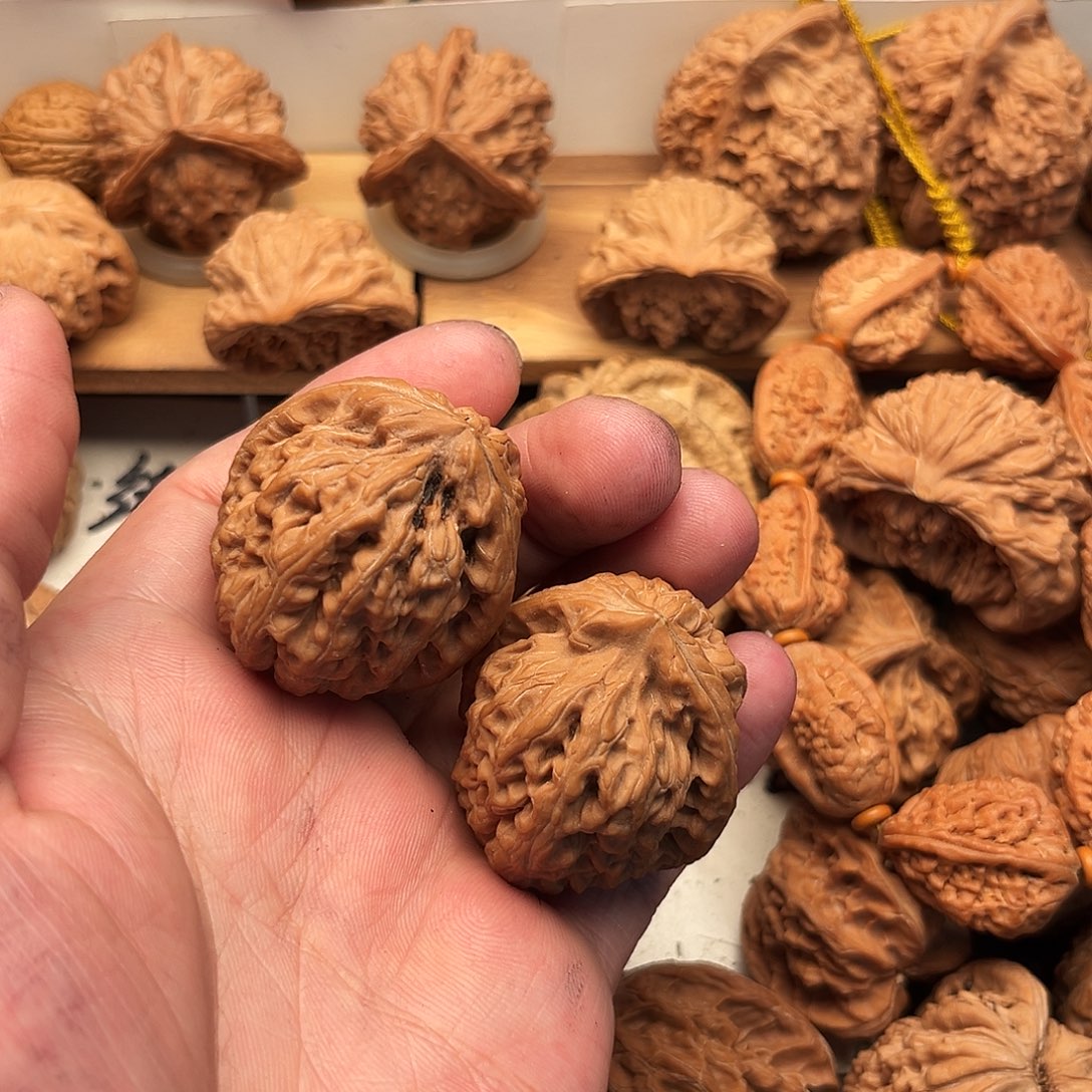 阿***v吊坠文玩核桃红金龙