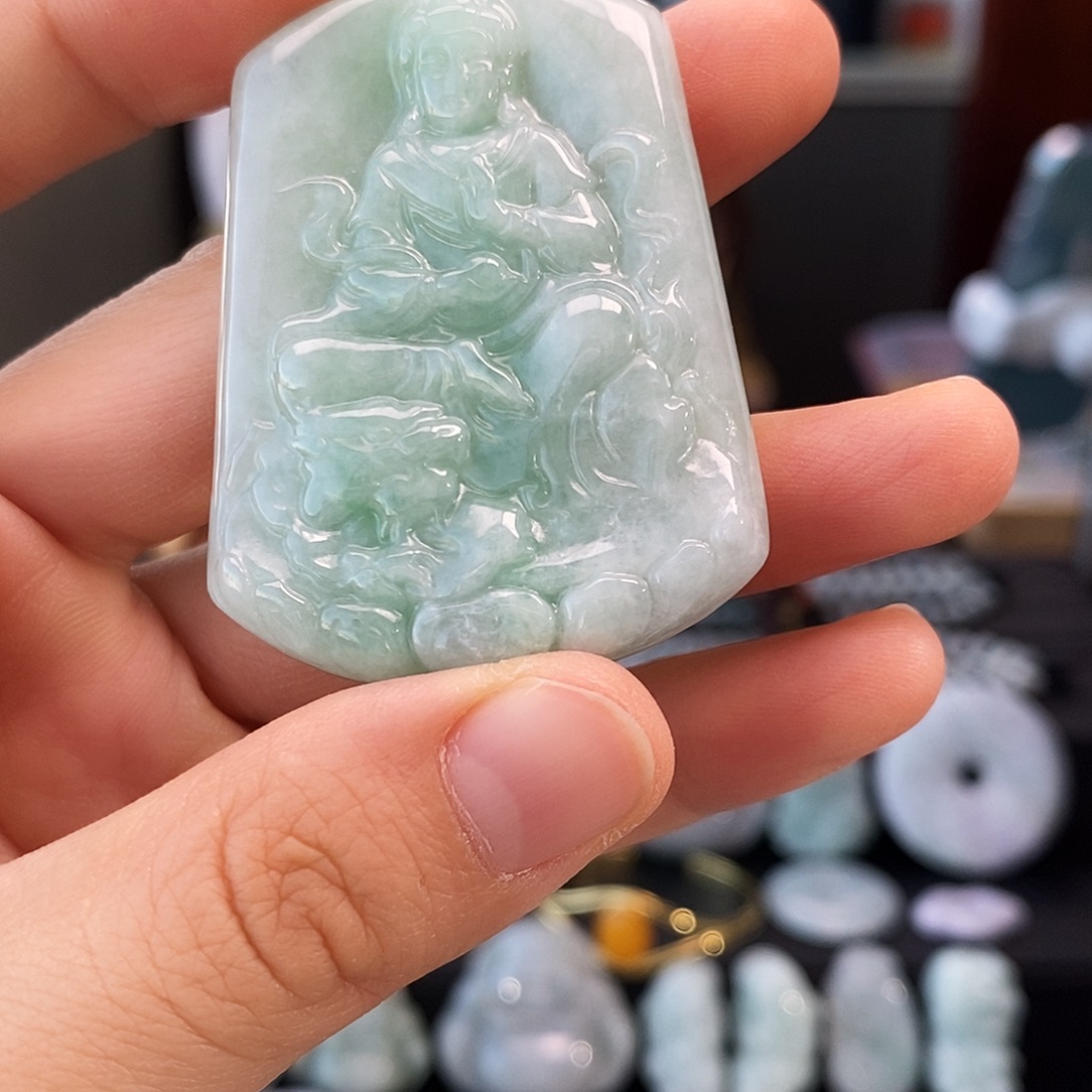 翡翠未镶嵌颈饰文殊