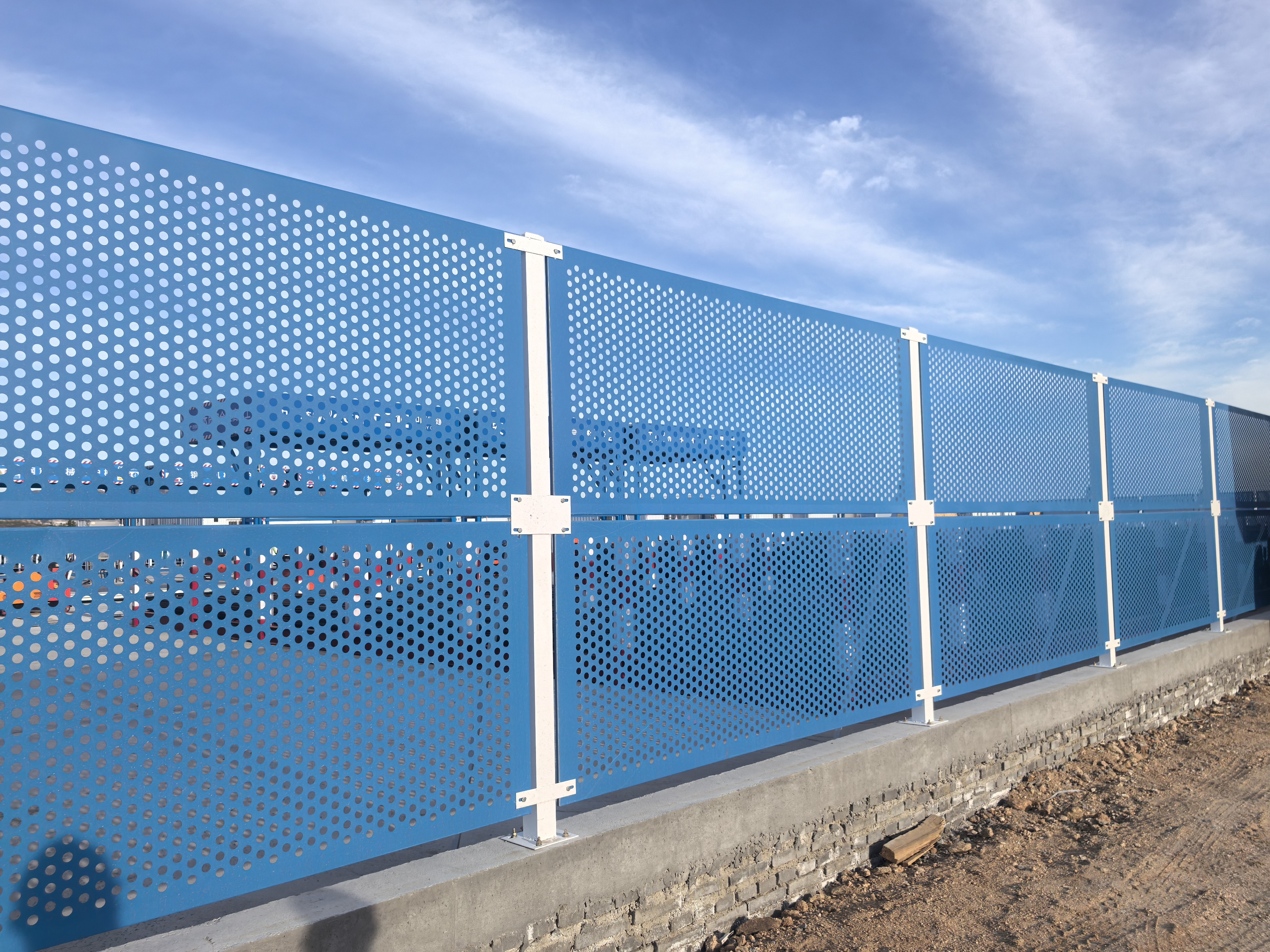 菱形钢板网冲孔隔离网片高架桥防眩目挡光板防落物框架防眩护栏网