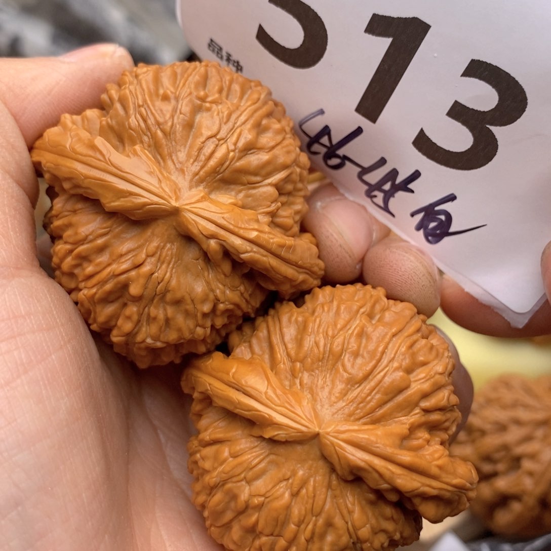 文玩核桃吊坠513号46白