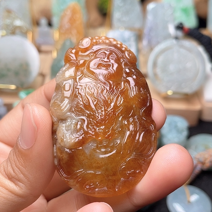 翡翠未镶嵌颈饰简***：