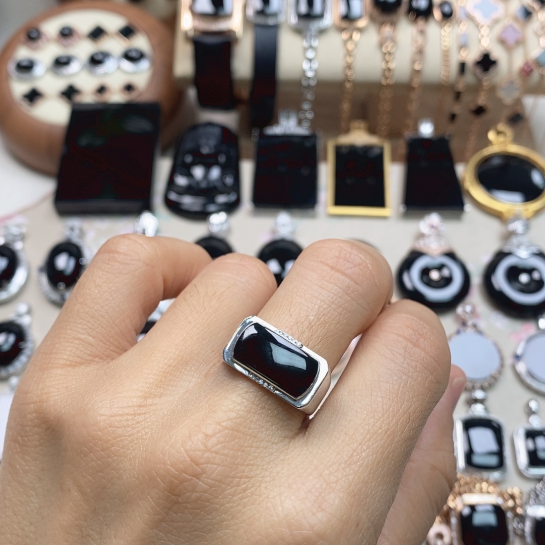 k***g翡翠18K金镶嵌戒指