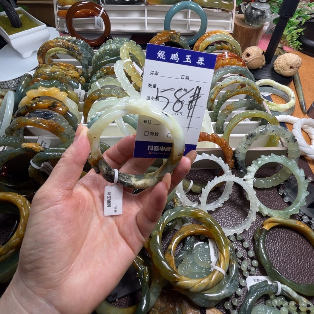 未镶嵌蛇纹石玉手镯