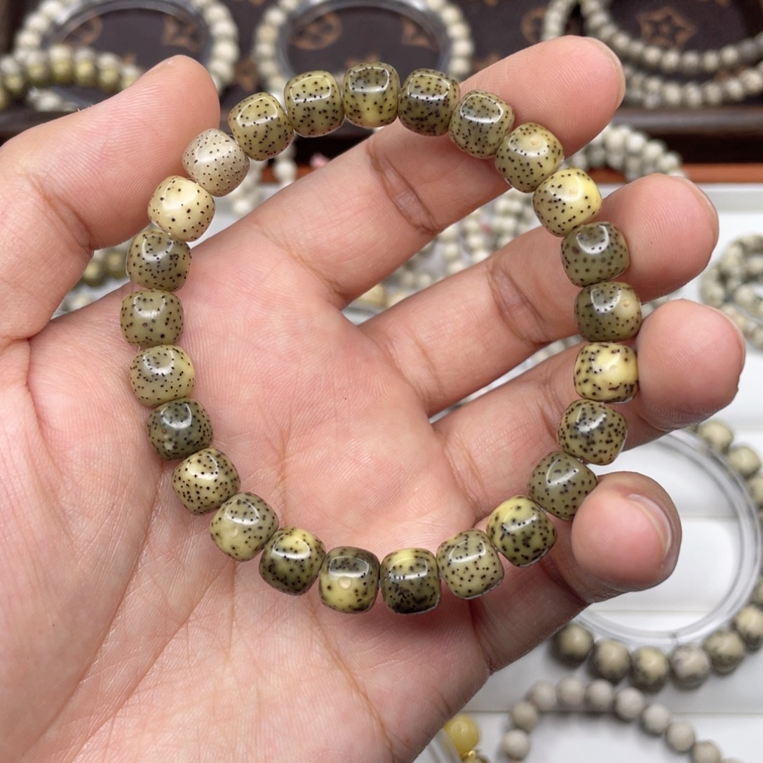 星月菩提手串糯冰石玉料绿包白9x8小细星