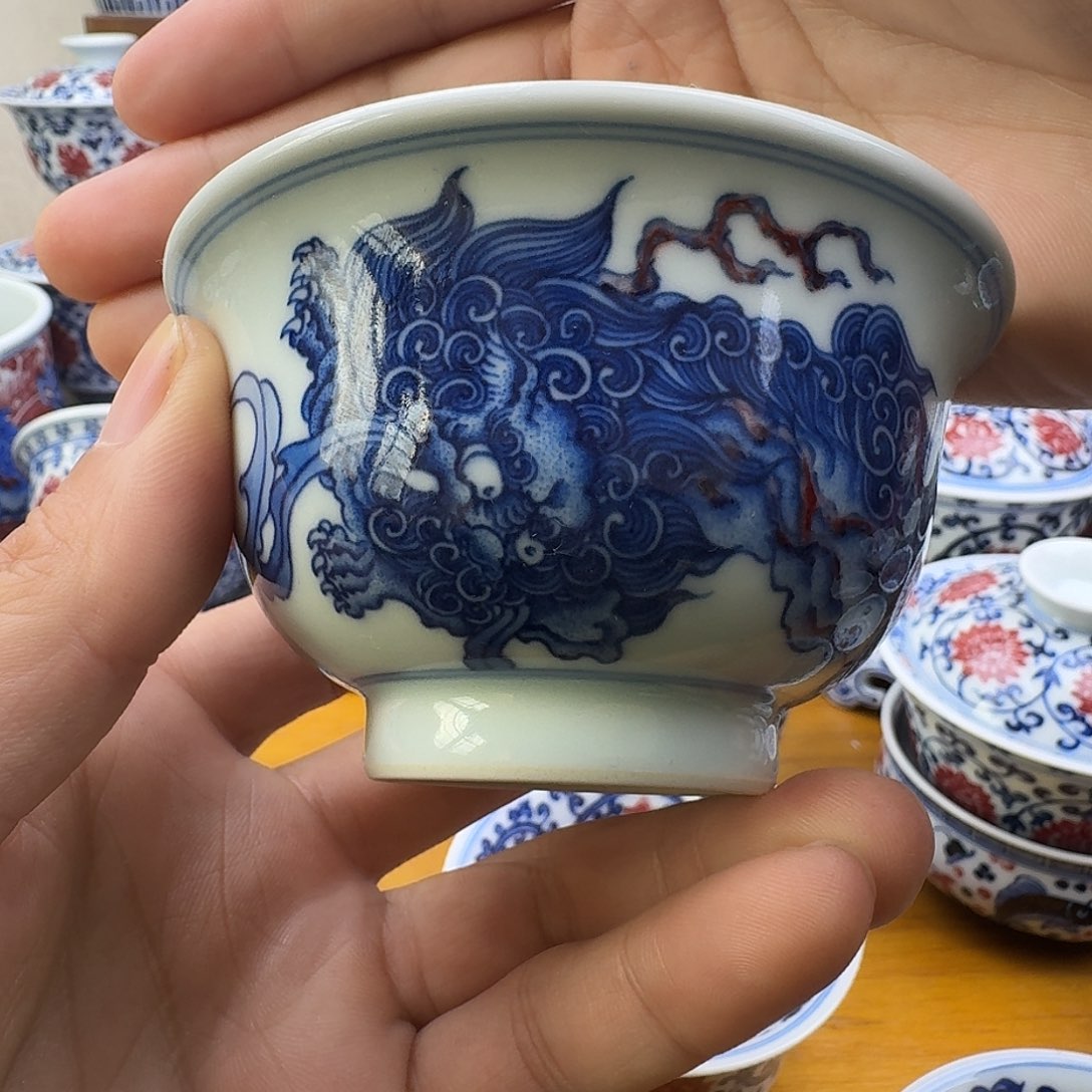 当代青花双师滚绣球压手杯