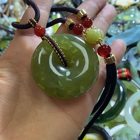 岫玉颈饰未镶嵌挂件