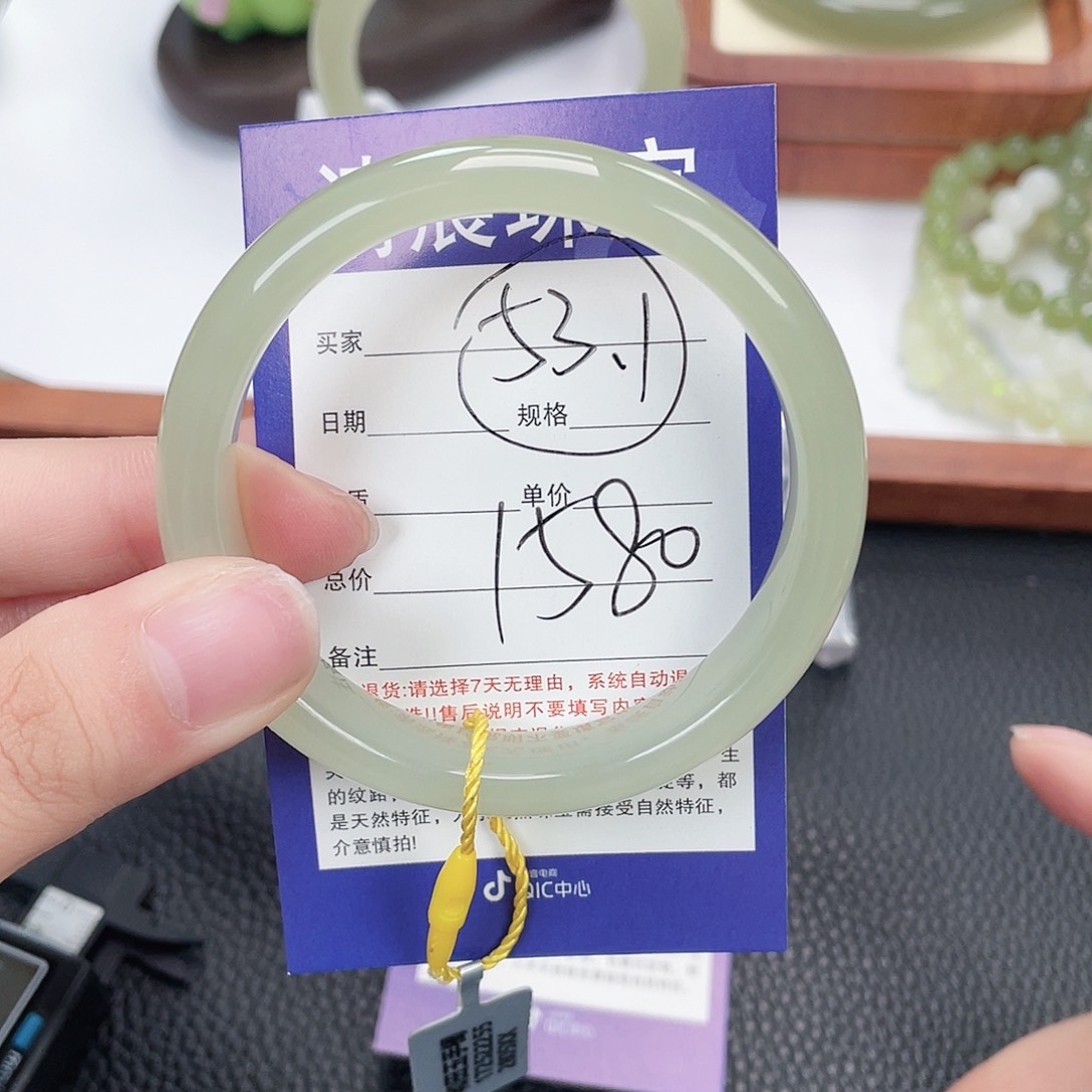 和田玉未镶嵌手镯