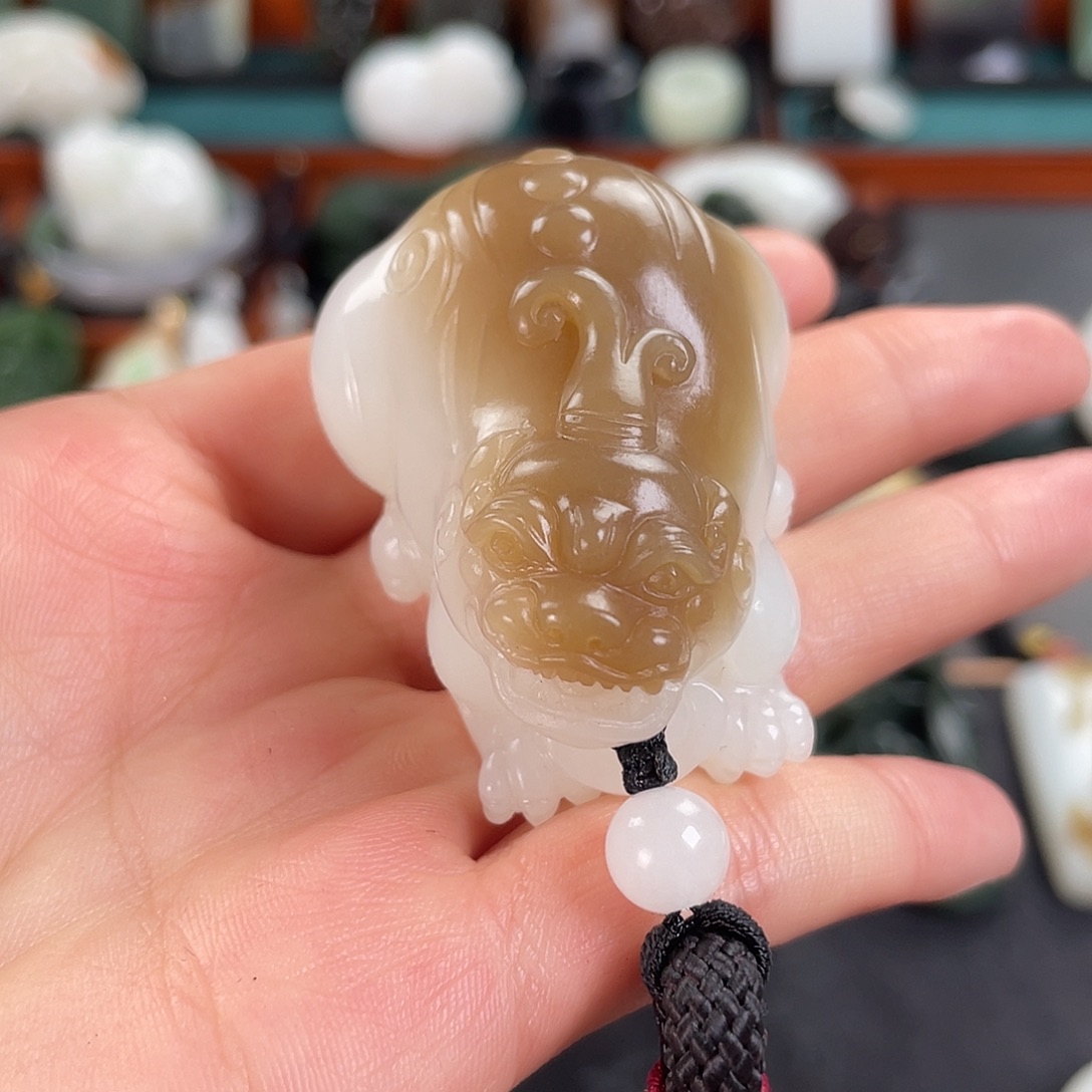 和田玉未镶嵌把件