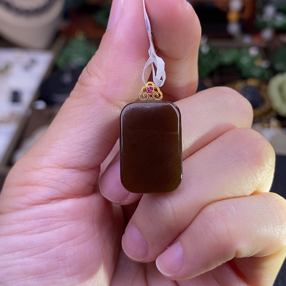 和田玉糖料吊坠清货价18.K金未镶嵌