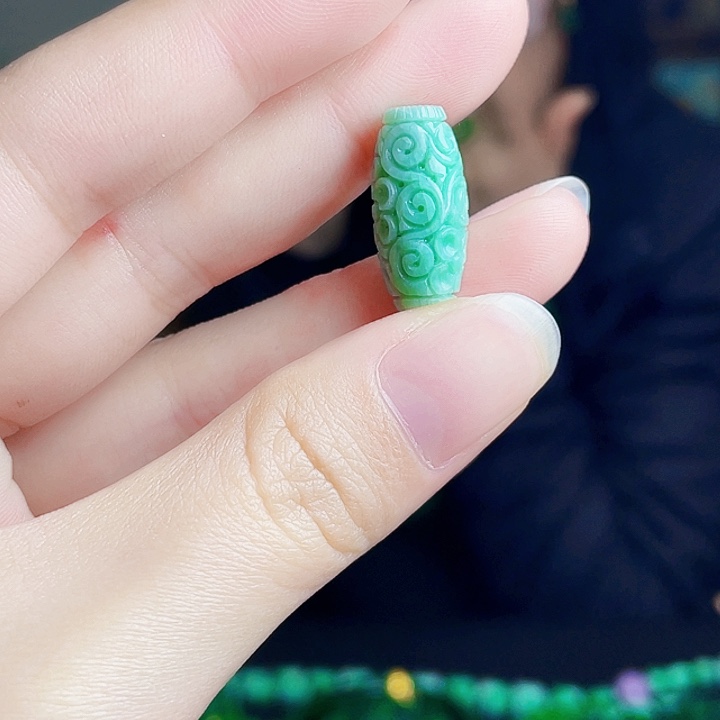 翡翠未镶嵌颈饰多样性