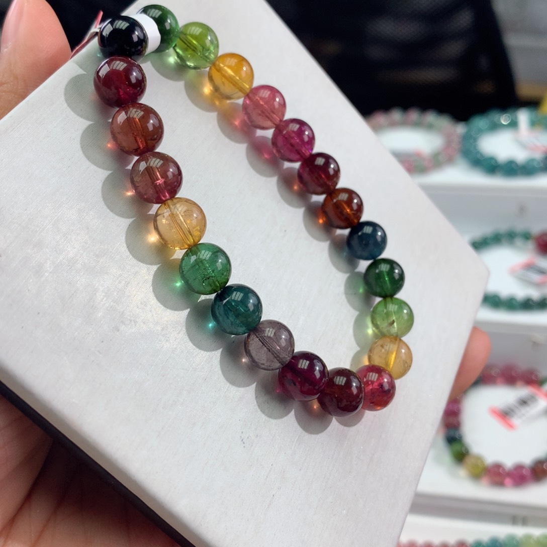 碧玺手链未镶嵌     8.5mm。    