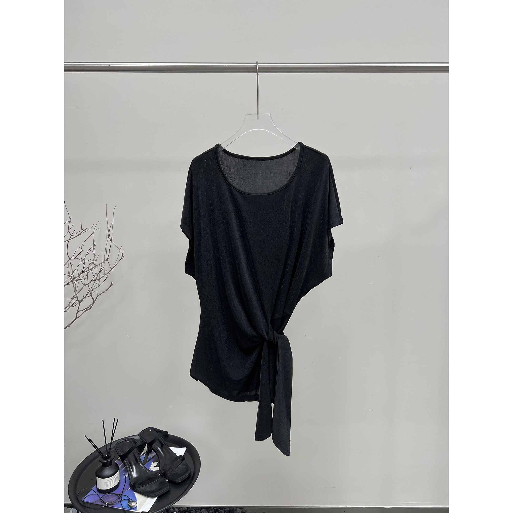 大圆领侧开叉绑带短袖T恤