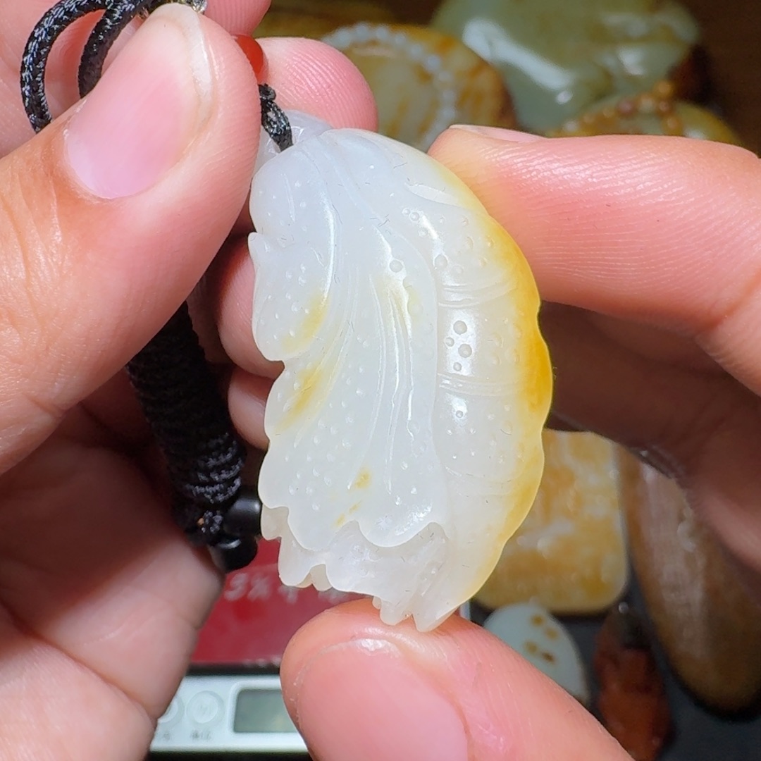 和田玉颈饰未镶嵌九***酒