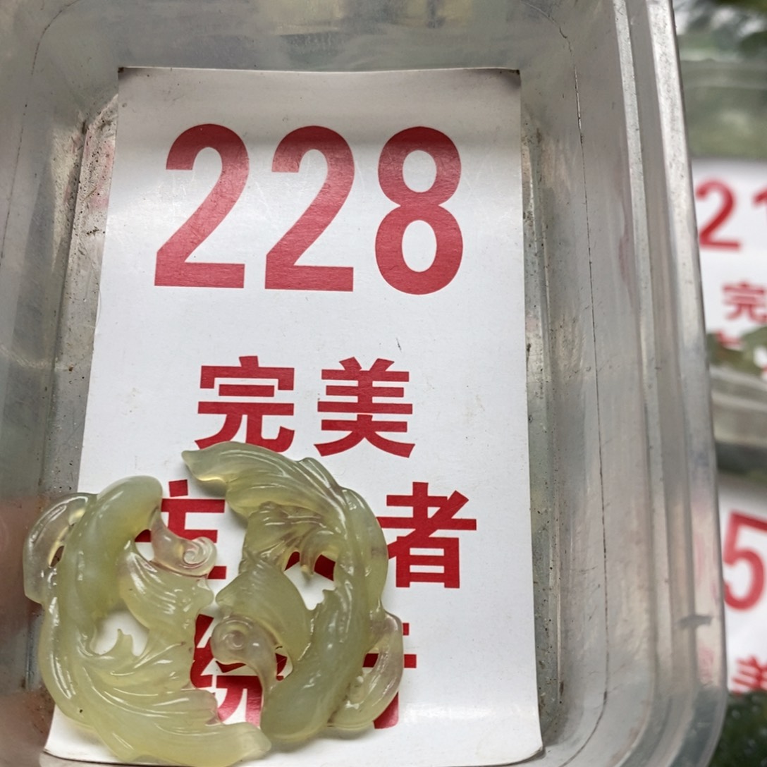 蛇纹石玉吊坠足银镀金镶嵌