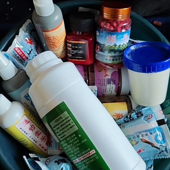 饵料随机发小药一堆，，