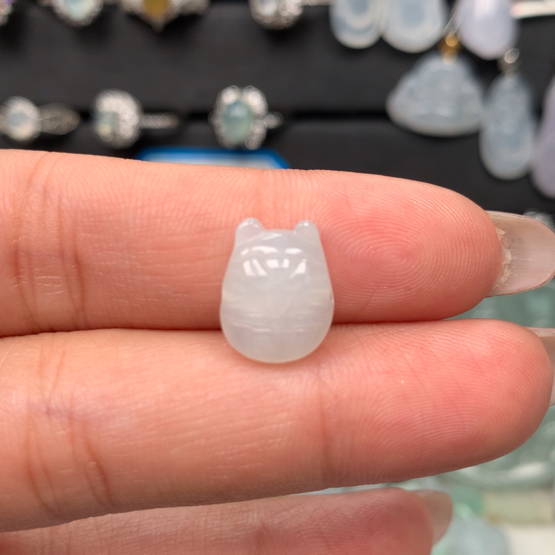 翡翠未镶嵌颈饰小猫