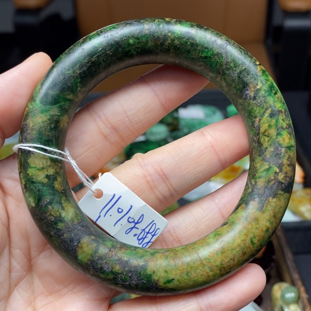 翡翠颈饰未镶嵌58圈口40号