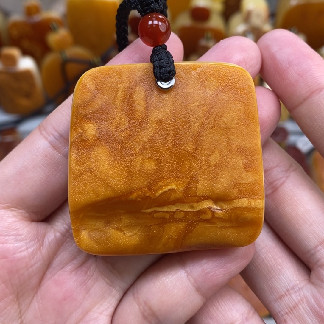 蜜蜡未镶嵌珠宝奇石