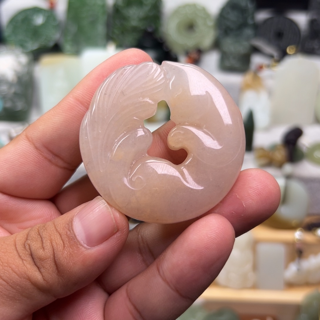 石英质玉（金丝玉）颈饰未镶嵌