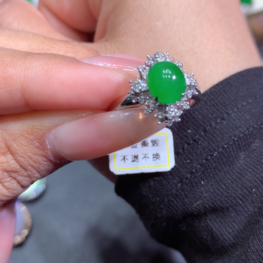 翡翠戒指18K金镶嵌翡翠