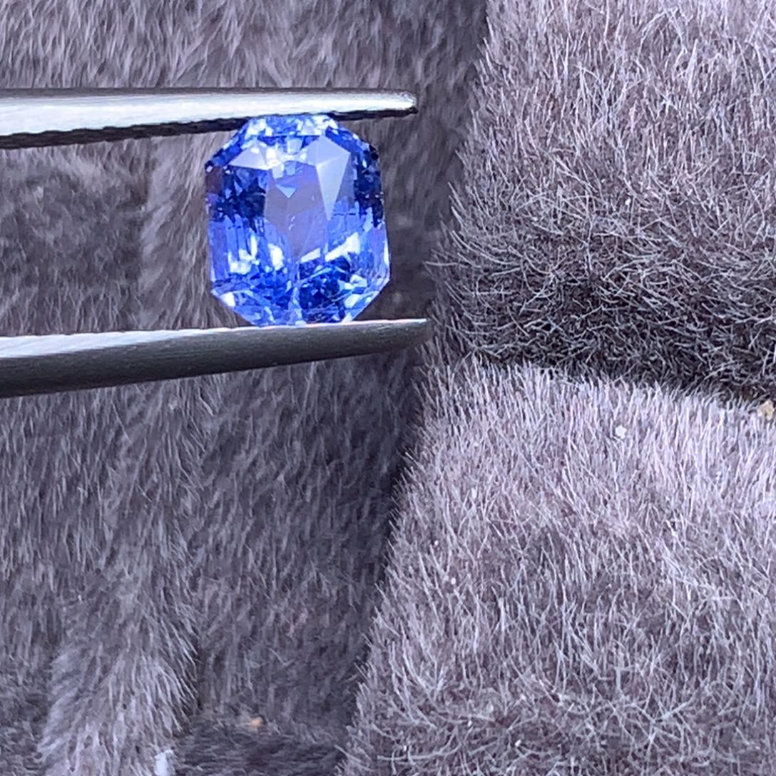 蓝宝石裸石无烧矢车菊蓝宝石1.52克拉