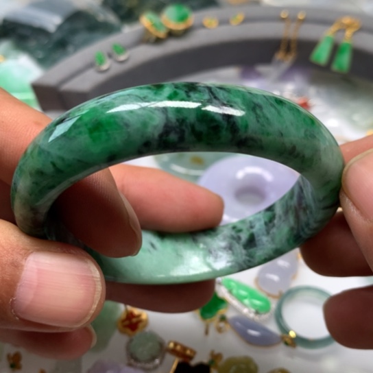 翡翠颈饰未镶嵌翡翠