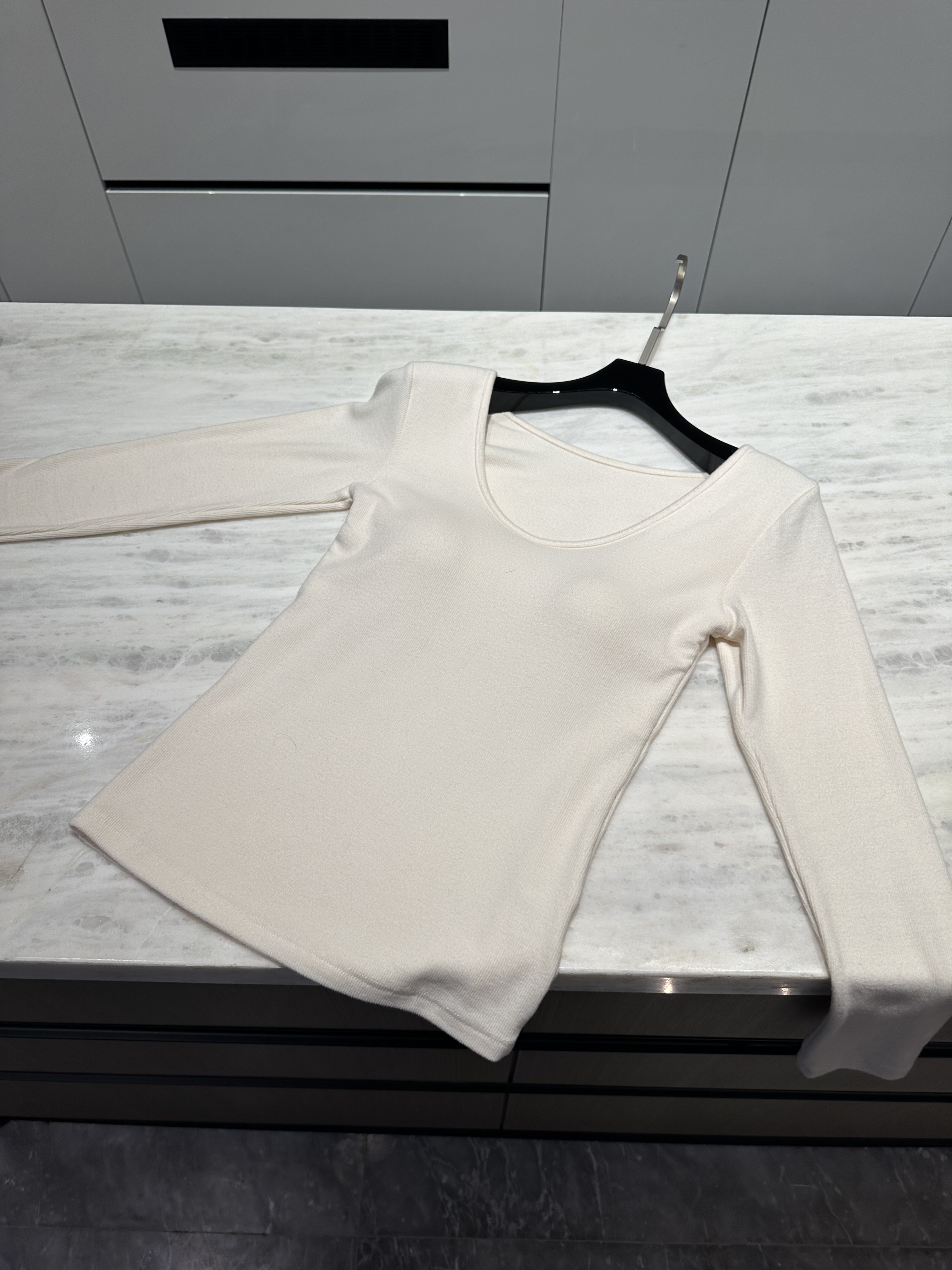 TIN blanc 25 新款带胸垫长袖修身保暖女士打底衫