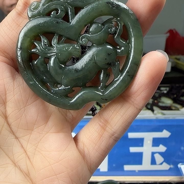 颈饰未镶嵌和田玉