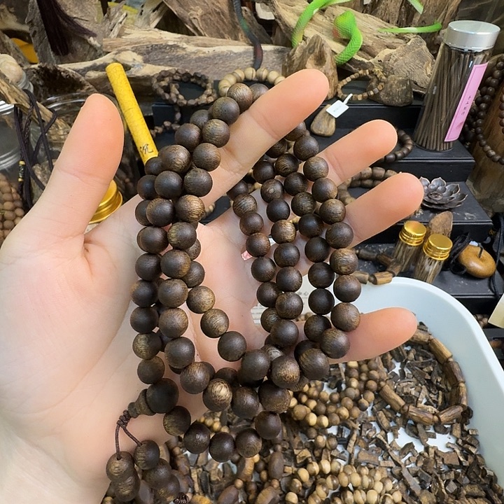 c***号沉香沉香碎屑海南乌身白棋0.8大45克➕沉香碎屑多样性