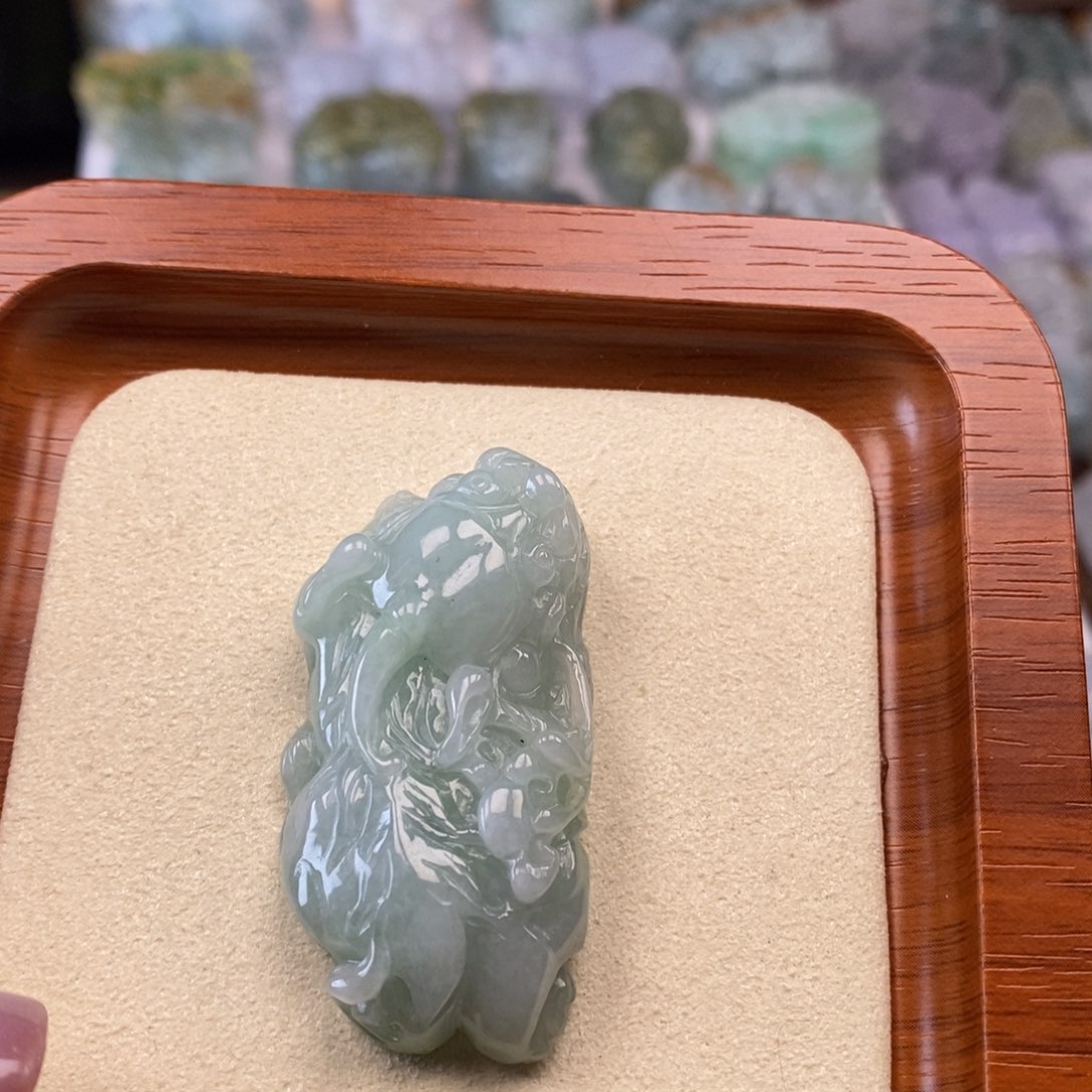 翡翠未镶嵌颈饰如意貔貅