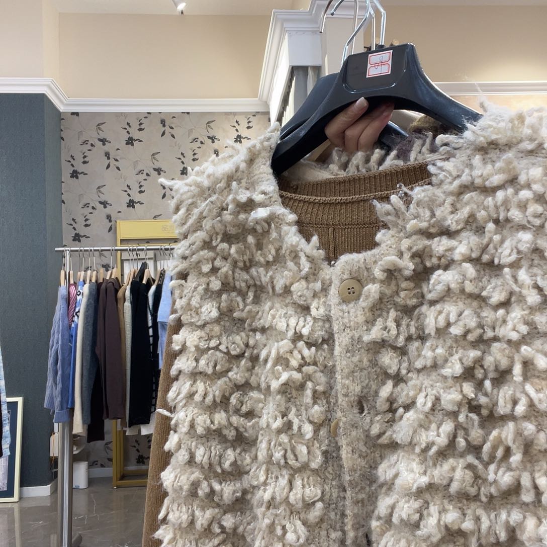 宽松休闲版时尚马甲外套