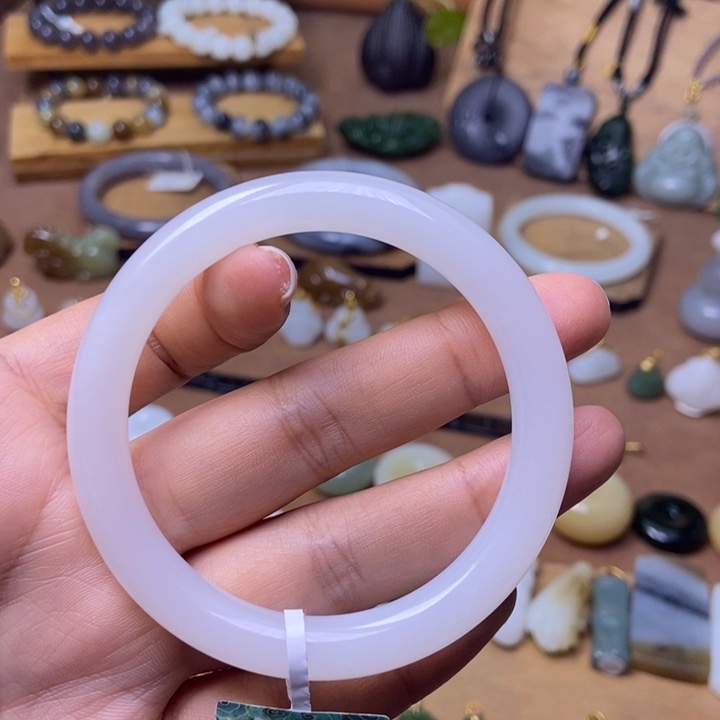 和田玉未镶嵌颈饰和田玉野牛沟精品美人条圆条54.55