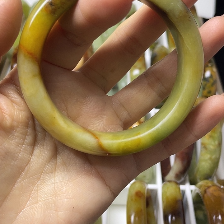 老***张蛇纹石玉未镶嵌手镯