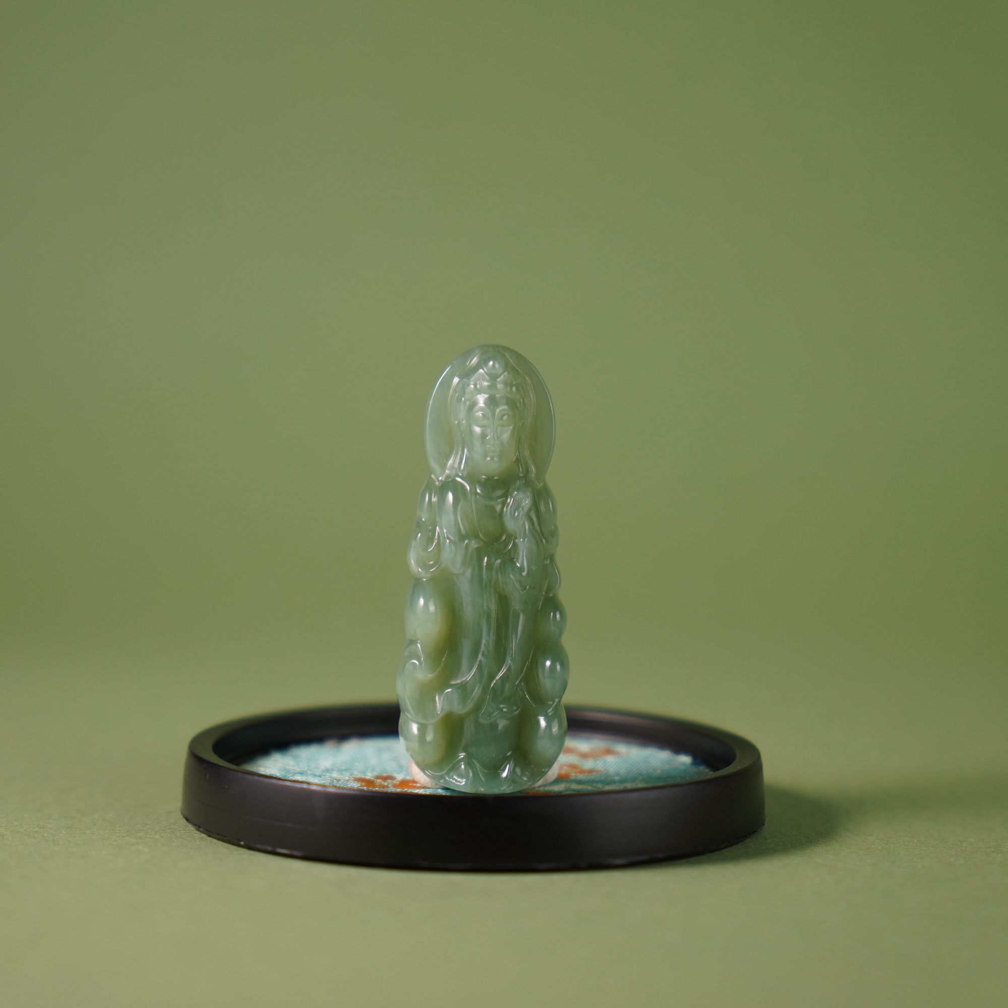 和田玉碧玉粉青站立观音吊坠