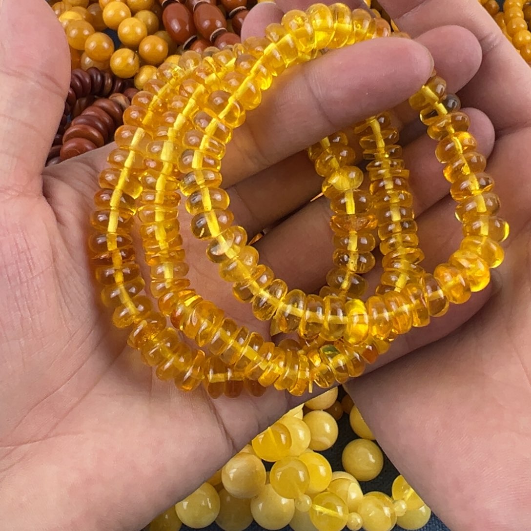 琥珀未镶嵌珠宝奇石多样性发货其中一件