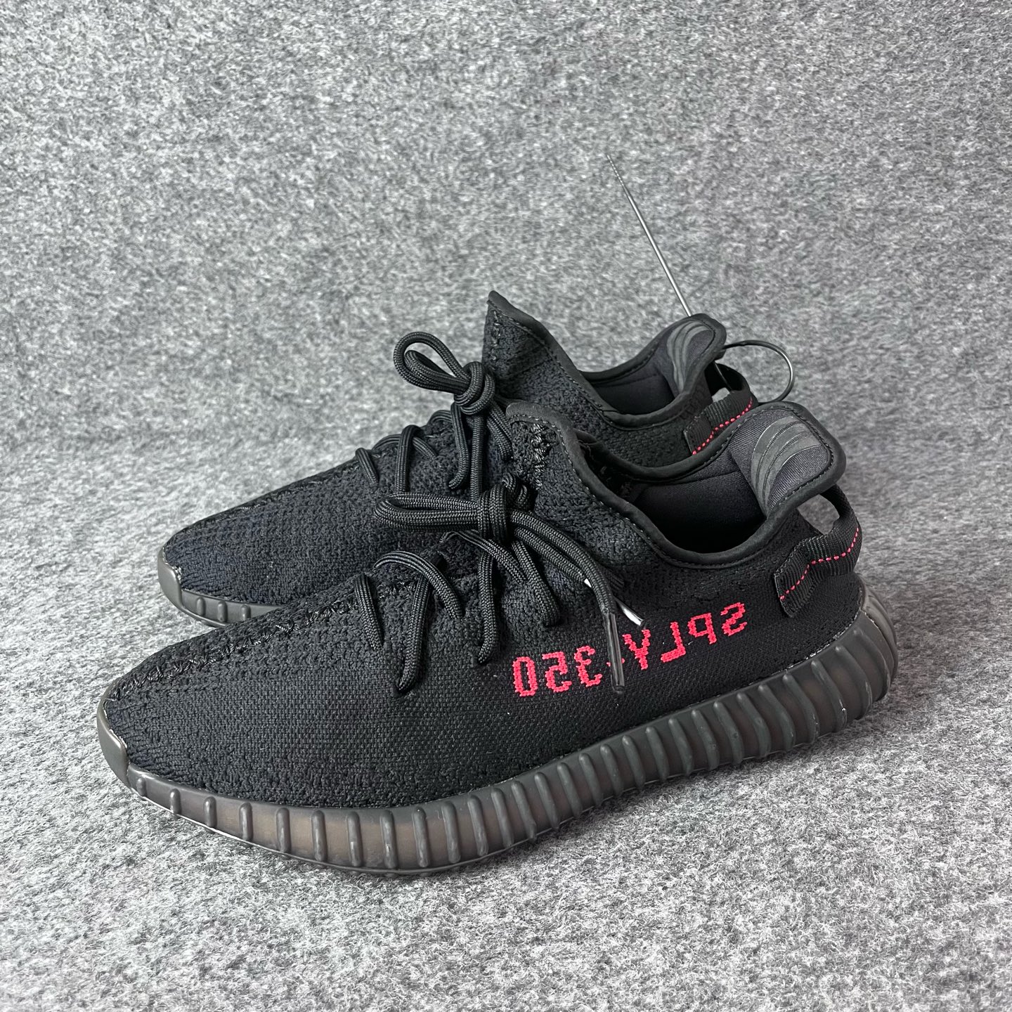 95新 MM6 Yeezy350黑红字 43码原盒 B0921鞋