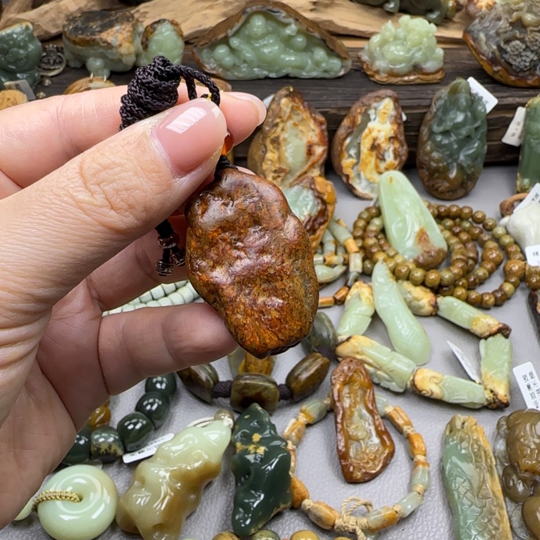 岫岩河磨玉（透闪石质玉）未镶嵌珠宝奇石