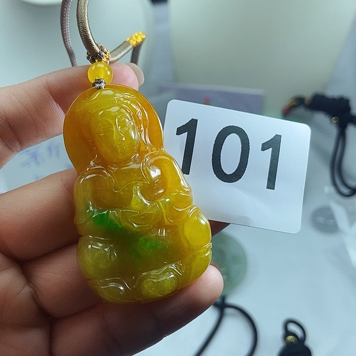 翡翠吊坠(赠链)未镶嵌