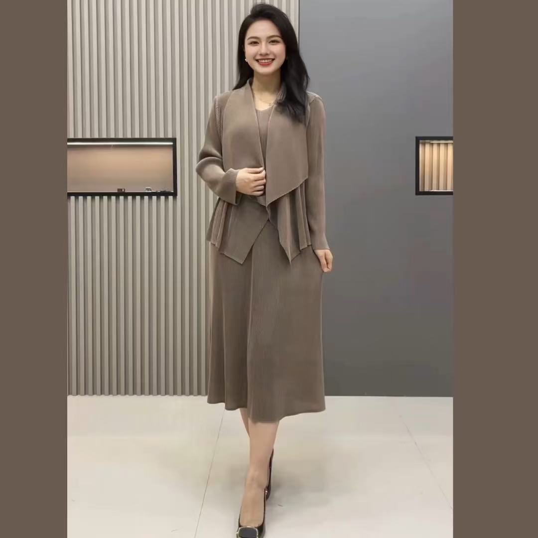 2025反季春秋弹力柔软女褶皱两件套连衣裙显瘦气质时尚中长款长袖