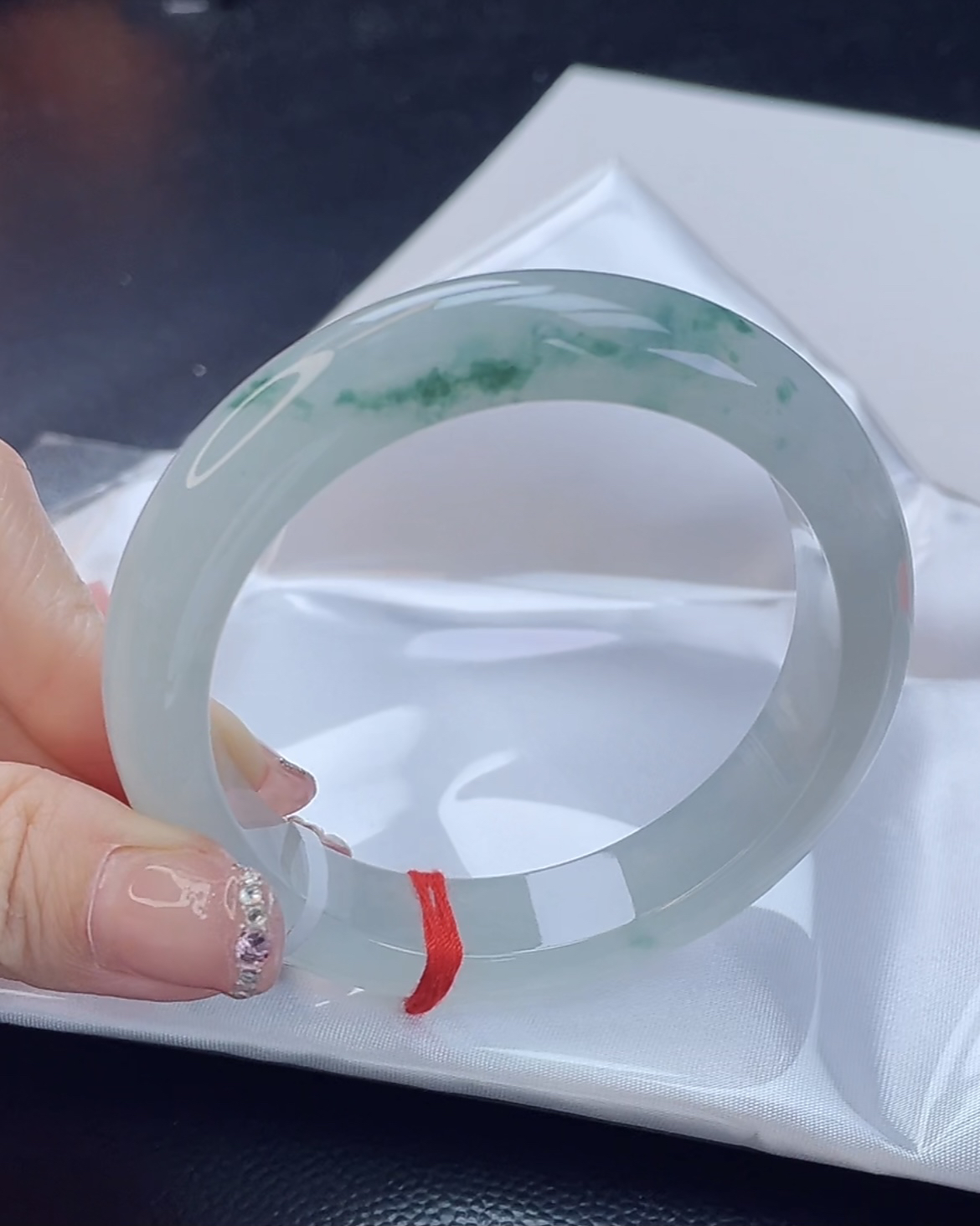 翡翠手镯未镶嵌翡翠