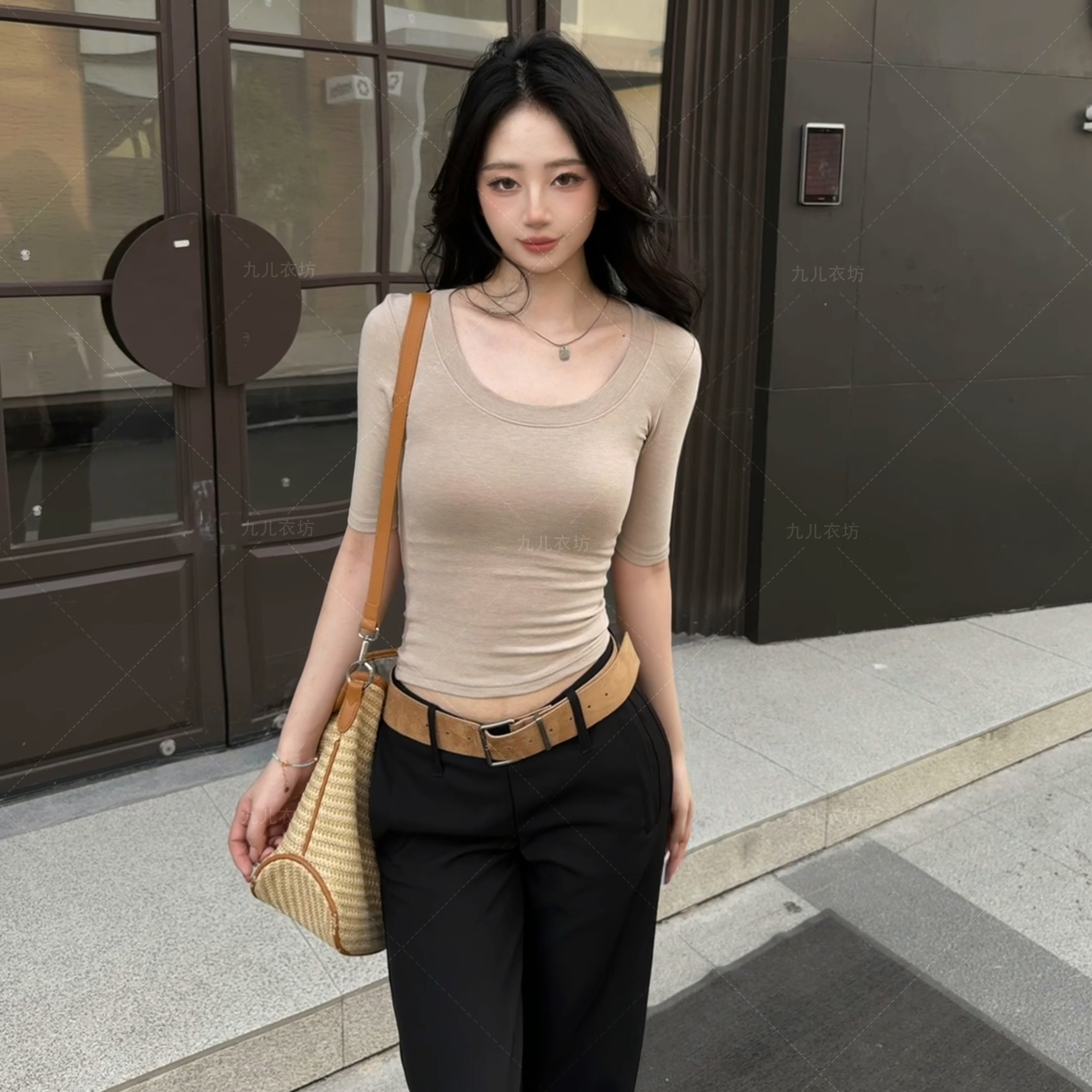 2025新款韩版小众百搭紧身显瘦短款上衣极简气质U领半袖女T恤